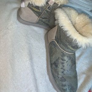 Snakeskin Bow toe ugg boots